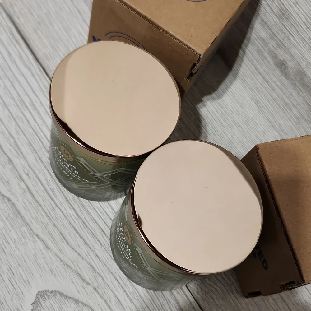 Bath & Body Works Free As A Flower 8oz Single Wick Candles X2
